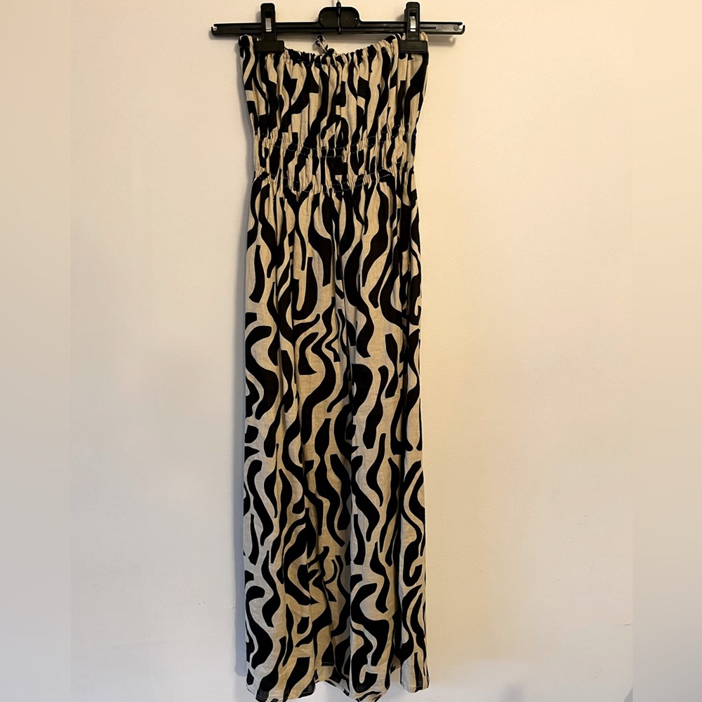 Never worn strapless printed dress.